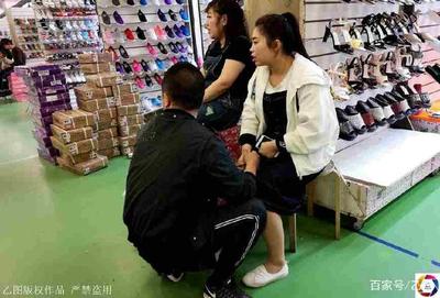 莫斯科華商夾縫生存,稱在為“中國倒爺”還債,不缺錢卻沒歸屬感