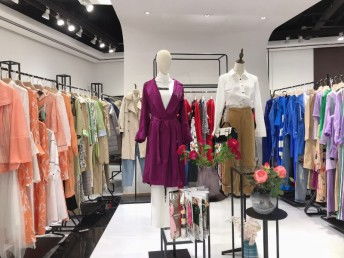 圖 香港藝素國際女裝批發一手貨源 廣州服裝 鞋帽 箱包